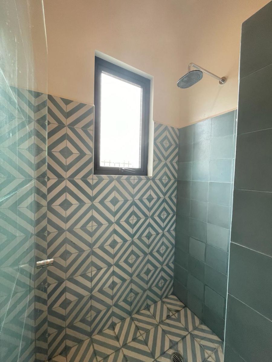 8 de 21: baño con mosaico artesanal