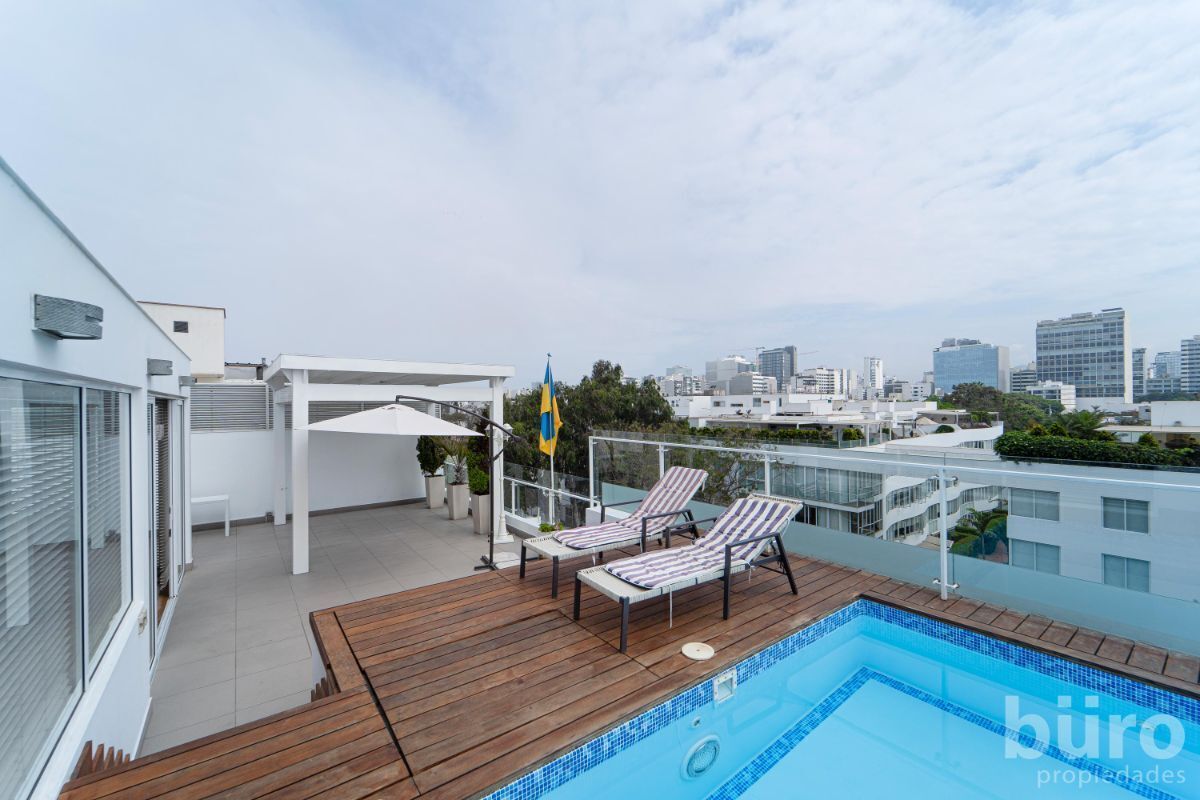 4 de 31: Piscina y Terraza