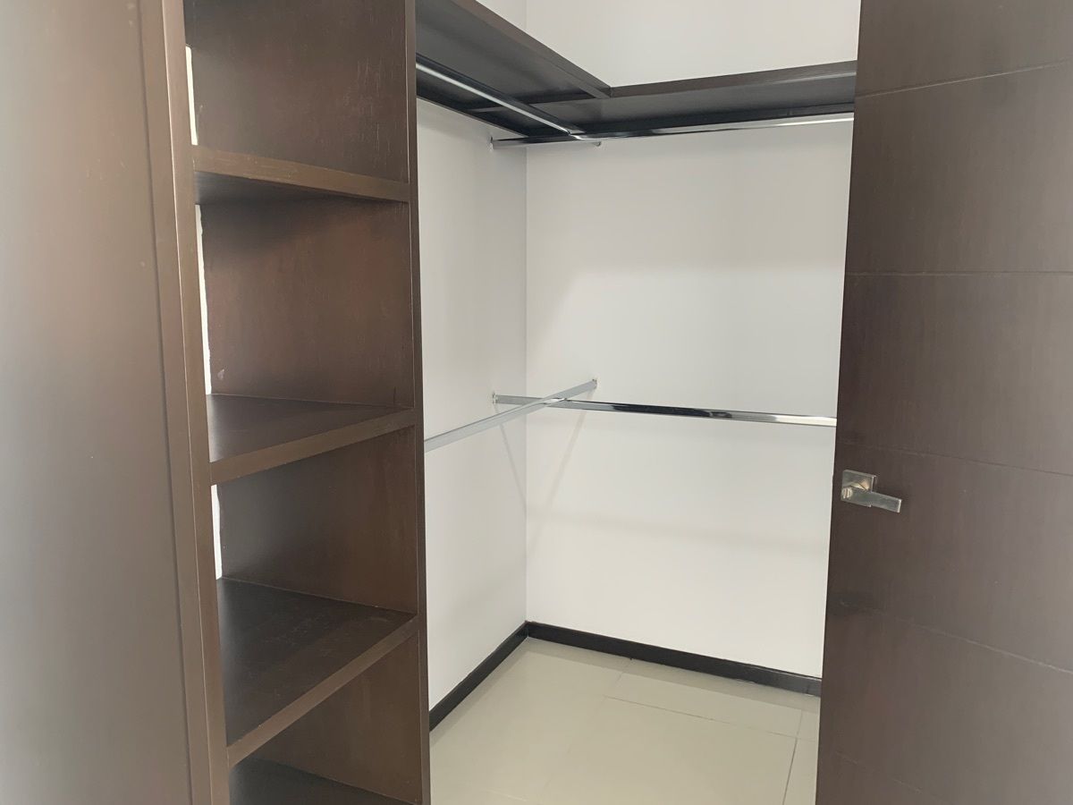 Habitación principal con vestidor, foto 13 de 35