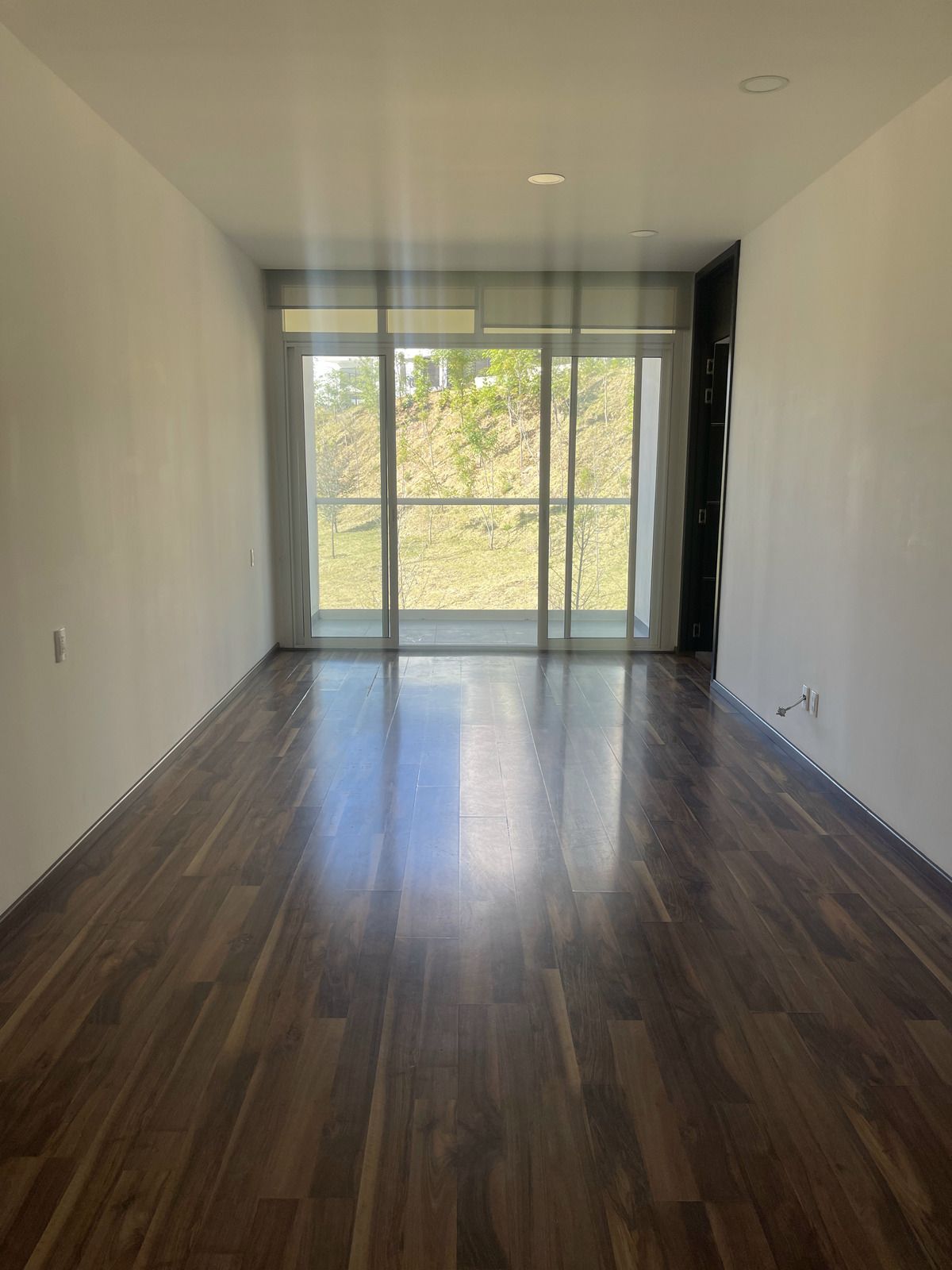 8 of 23: Family Room con terraza