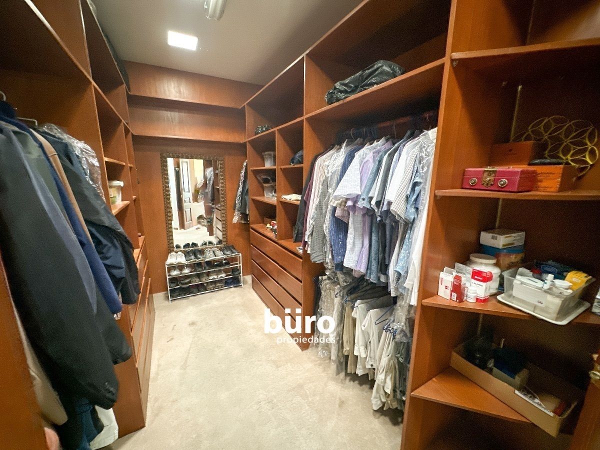 12 de 18: Walking closet 2