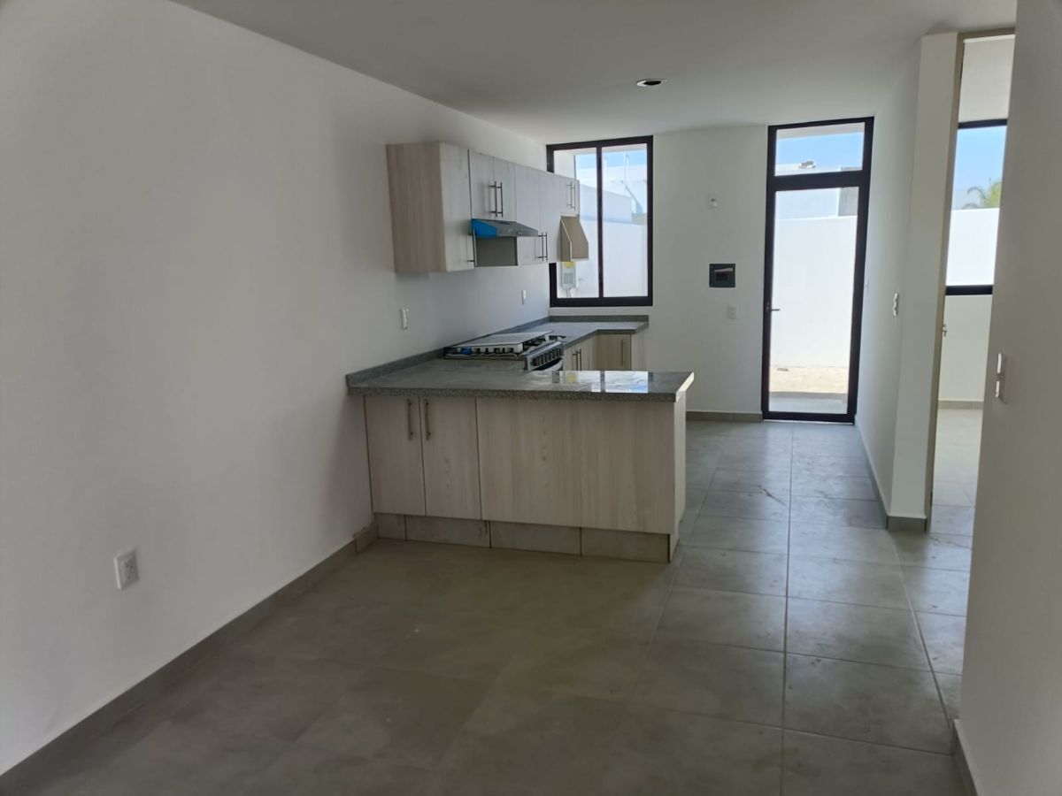 2 of 8: Sala-comedor