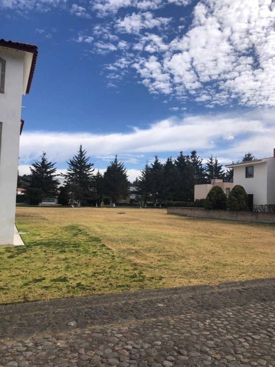 2 de 11: Terreno plano vista diagonal.