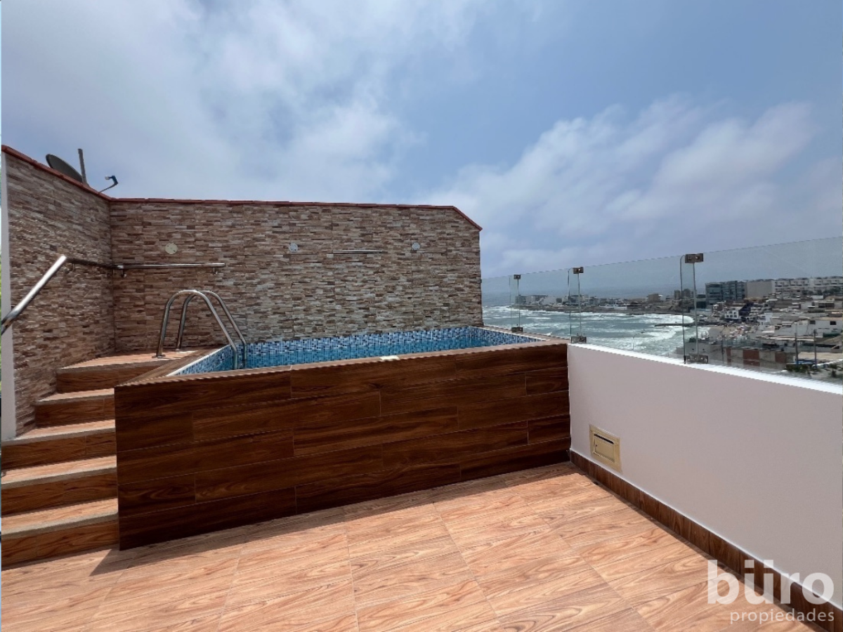 1 de 20: La piscina en la terraza con la vista panorámica