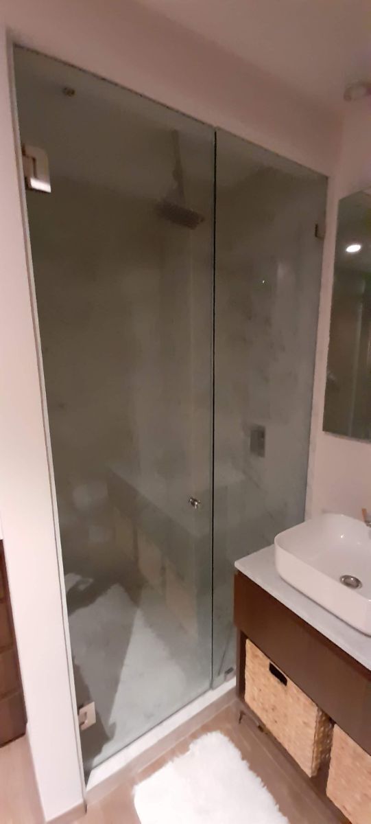 2 de 12: Marmol en baño