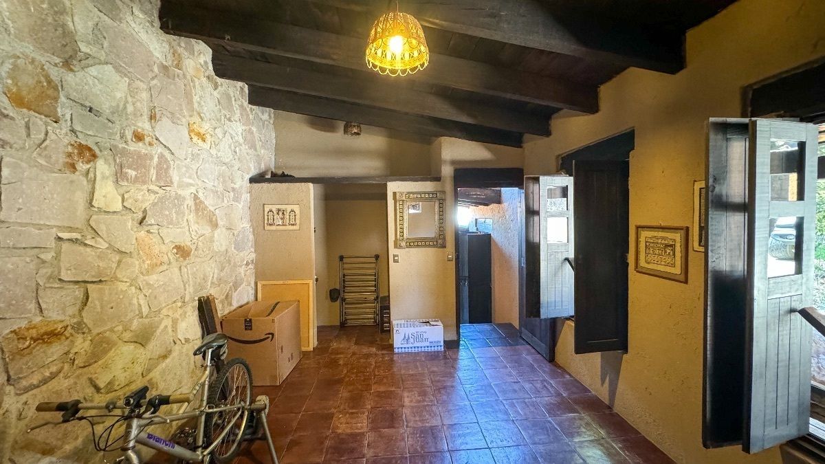 39 de 44: Habitación 5 en planta baja con baño completo compartido