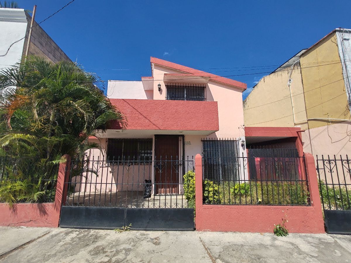 Casa en la miguel aleman sobre avenida principal