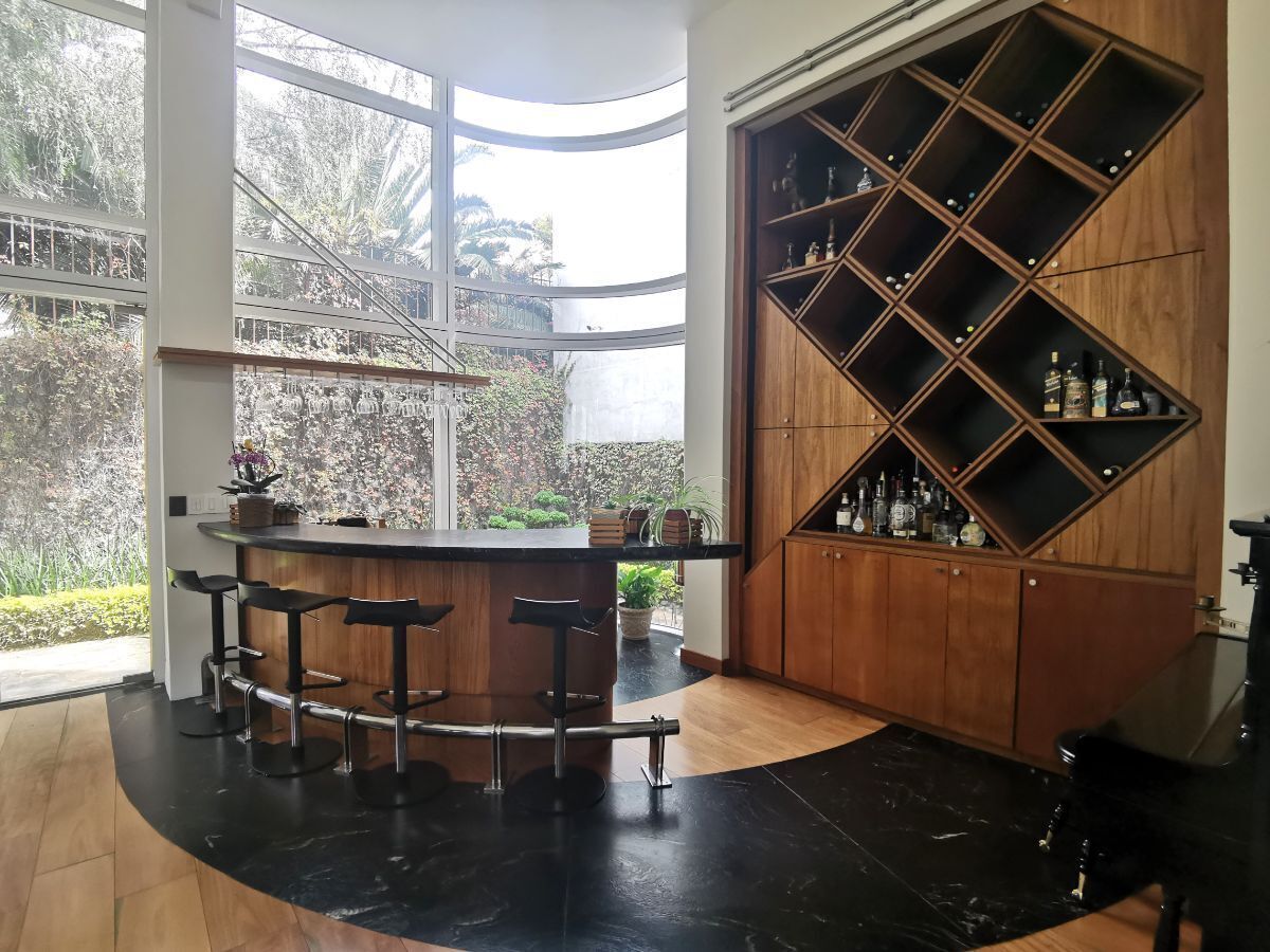 5 de 35: CASA 1. BAR CON PANTALLA