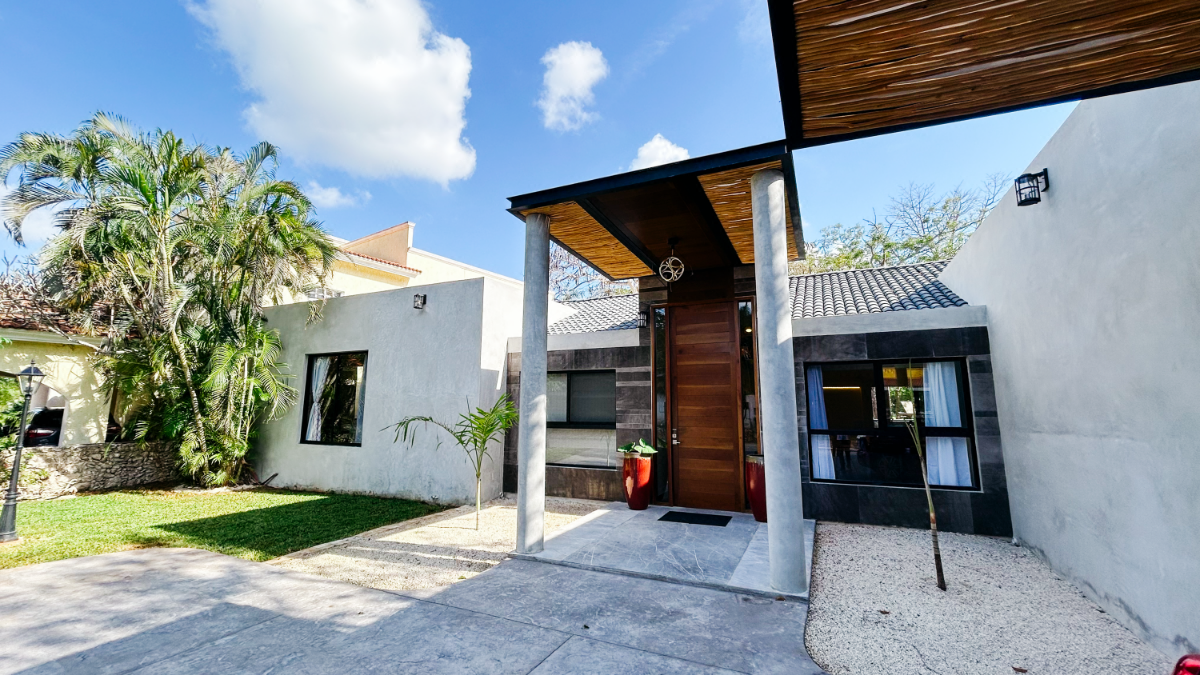 Casa en Venta Frente al Club del Golf la Ceiba