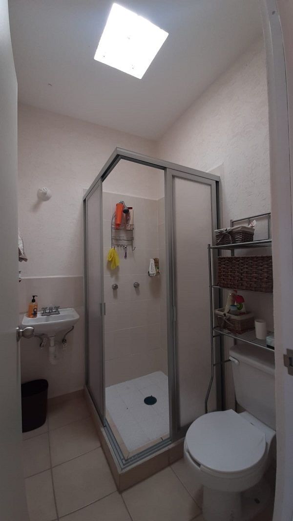 17 de 19: Baño completo en planta alta