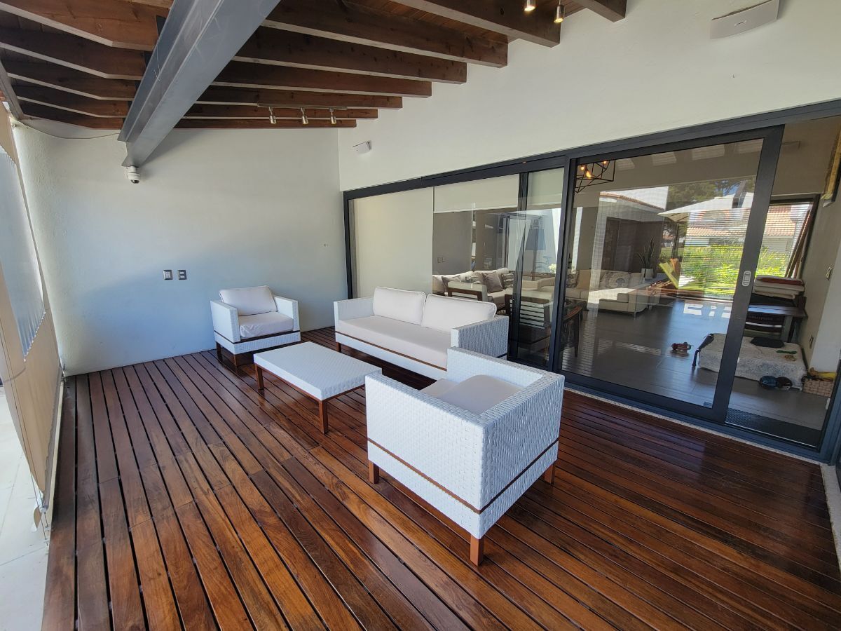 11 de 29: Terraza con deck de Cumarú