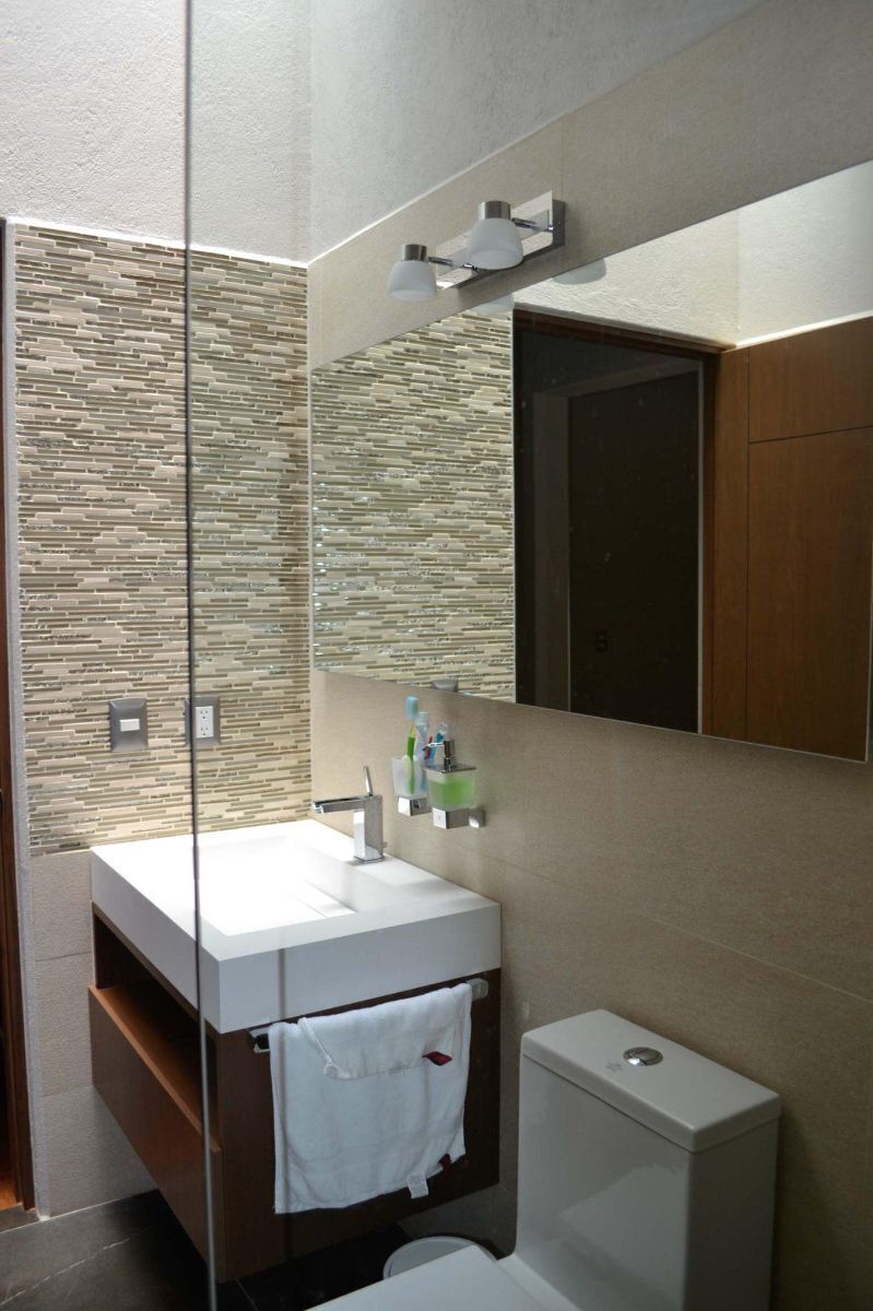 19 de 29: Baño de recámara secundaria