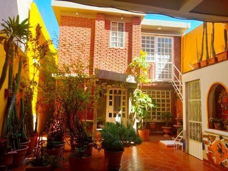 Casa Sola con 3 departamentos - foto 2