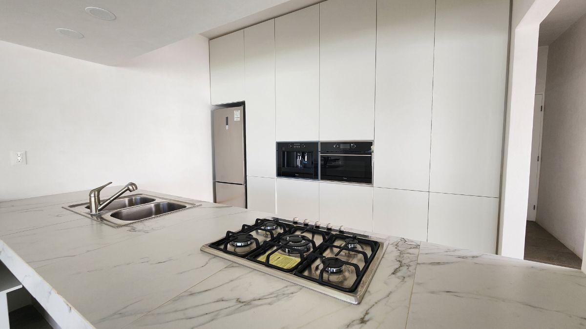3 of 13: COCINA