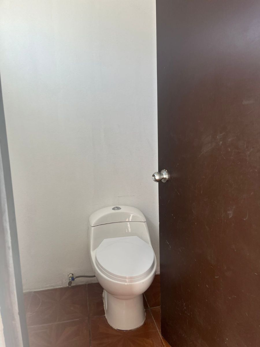 4 de 19: 1/2 BAÑO PLANTA BAJA