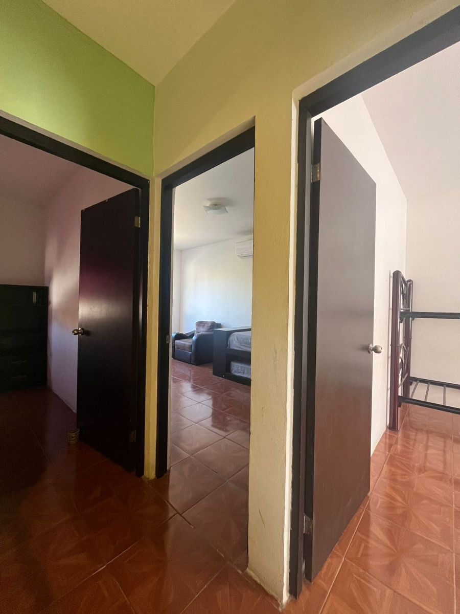 12 de 19: PASILLO A LAS HABITACIONES