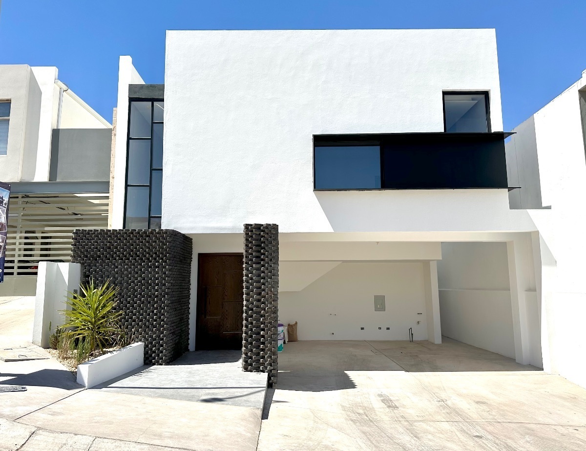 1 de 22: Fachada