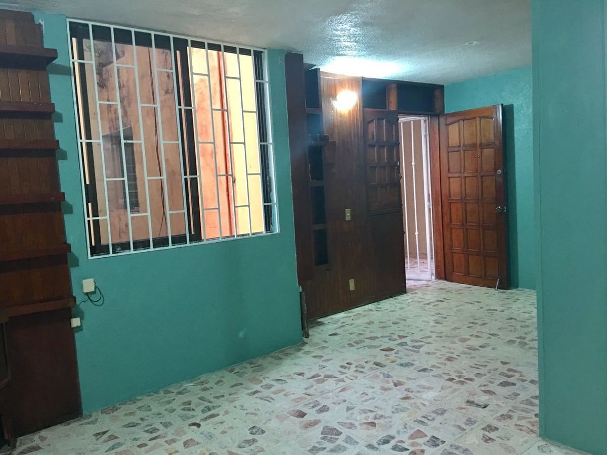 1 de 8: VISTA AL ENTRAR AL DEPTO.