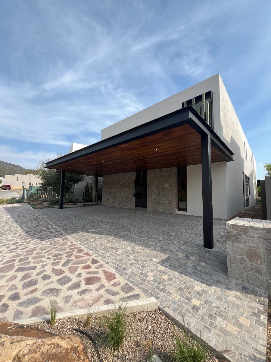 1 de 48: FACHADA