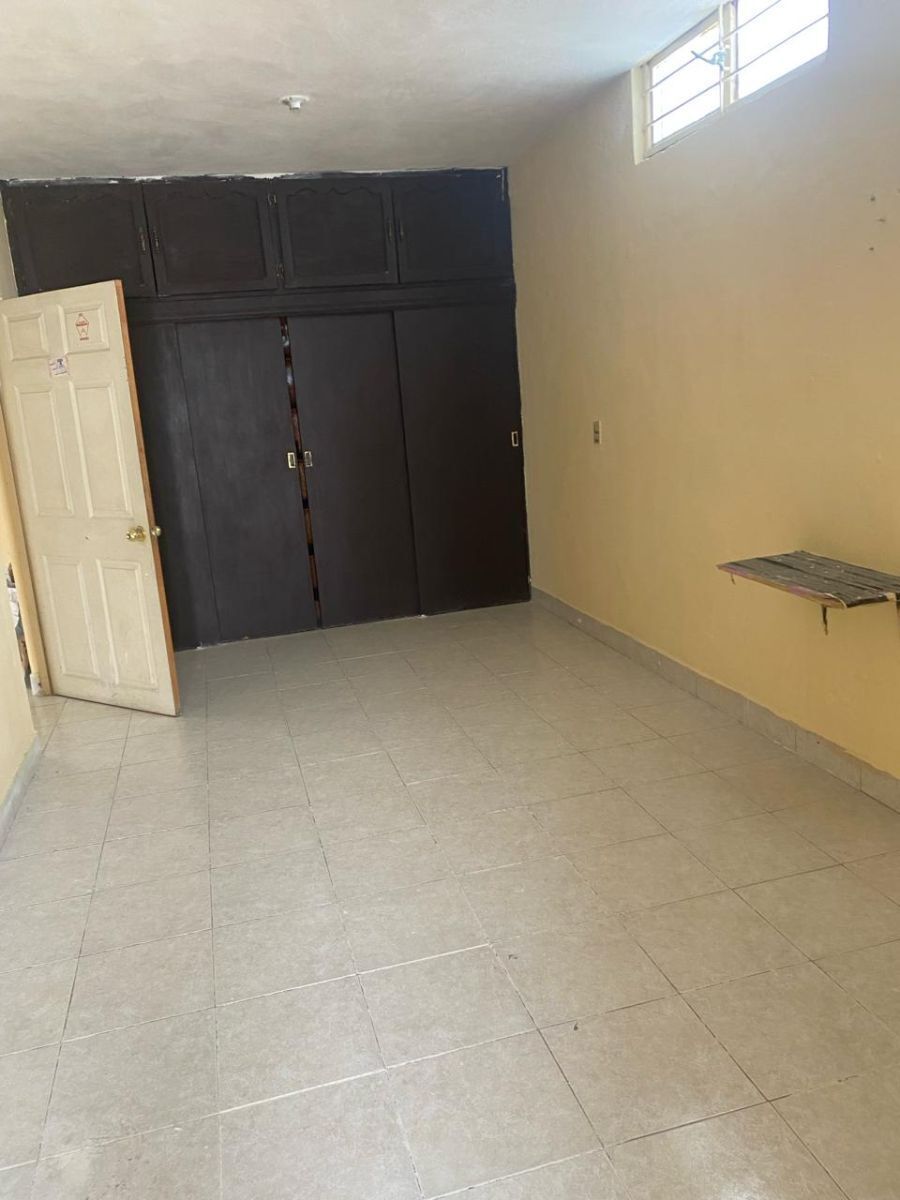 12 de 18: Recamara  1 con closet planta alta