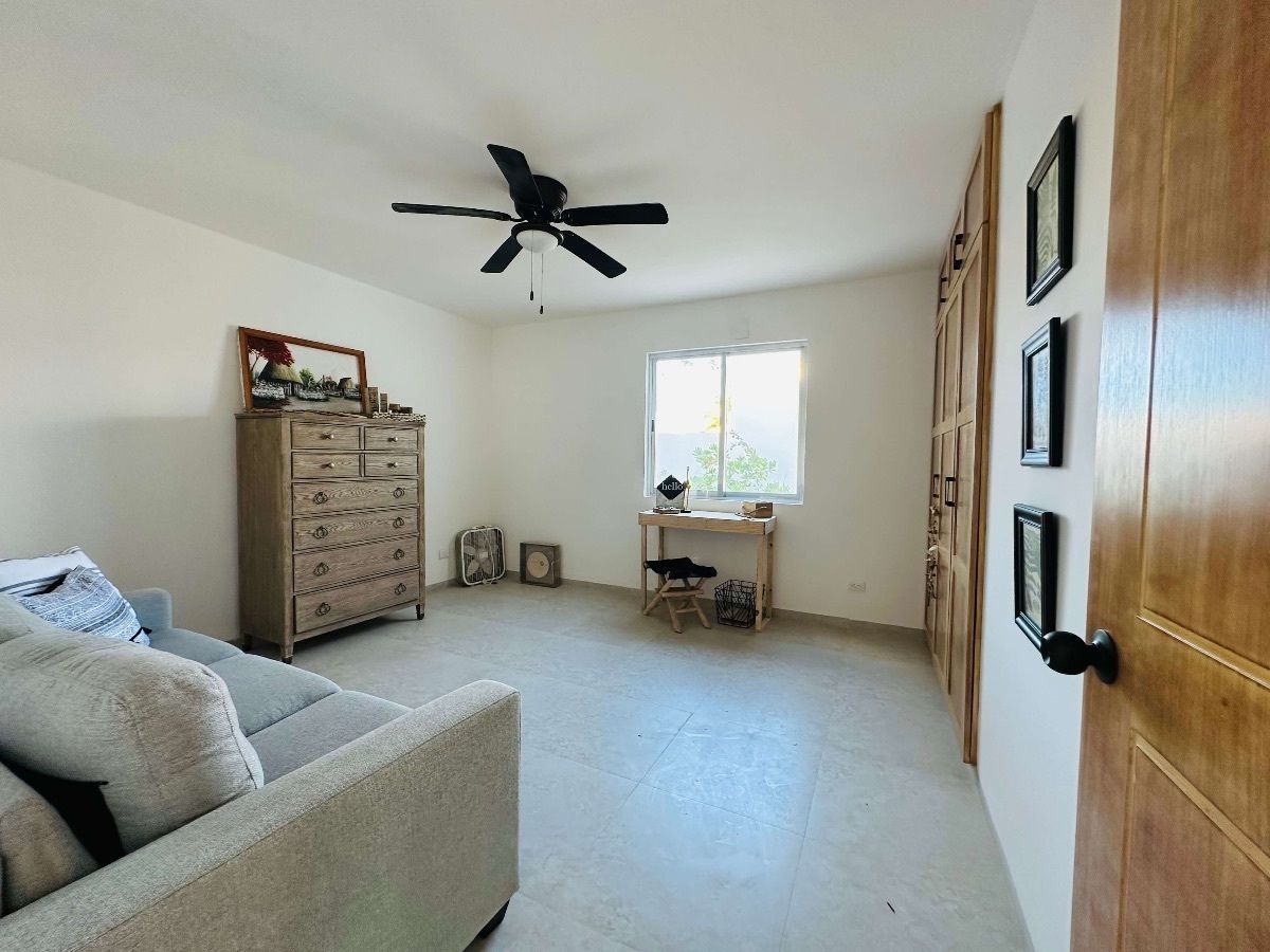 18 of 42: Primera habitación