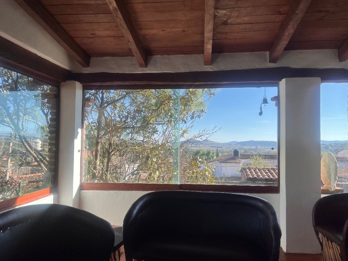 8 of 20: Vista a la montaña