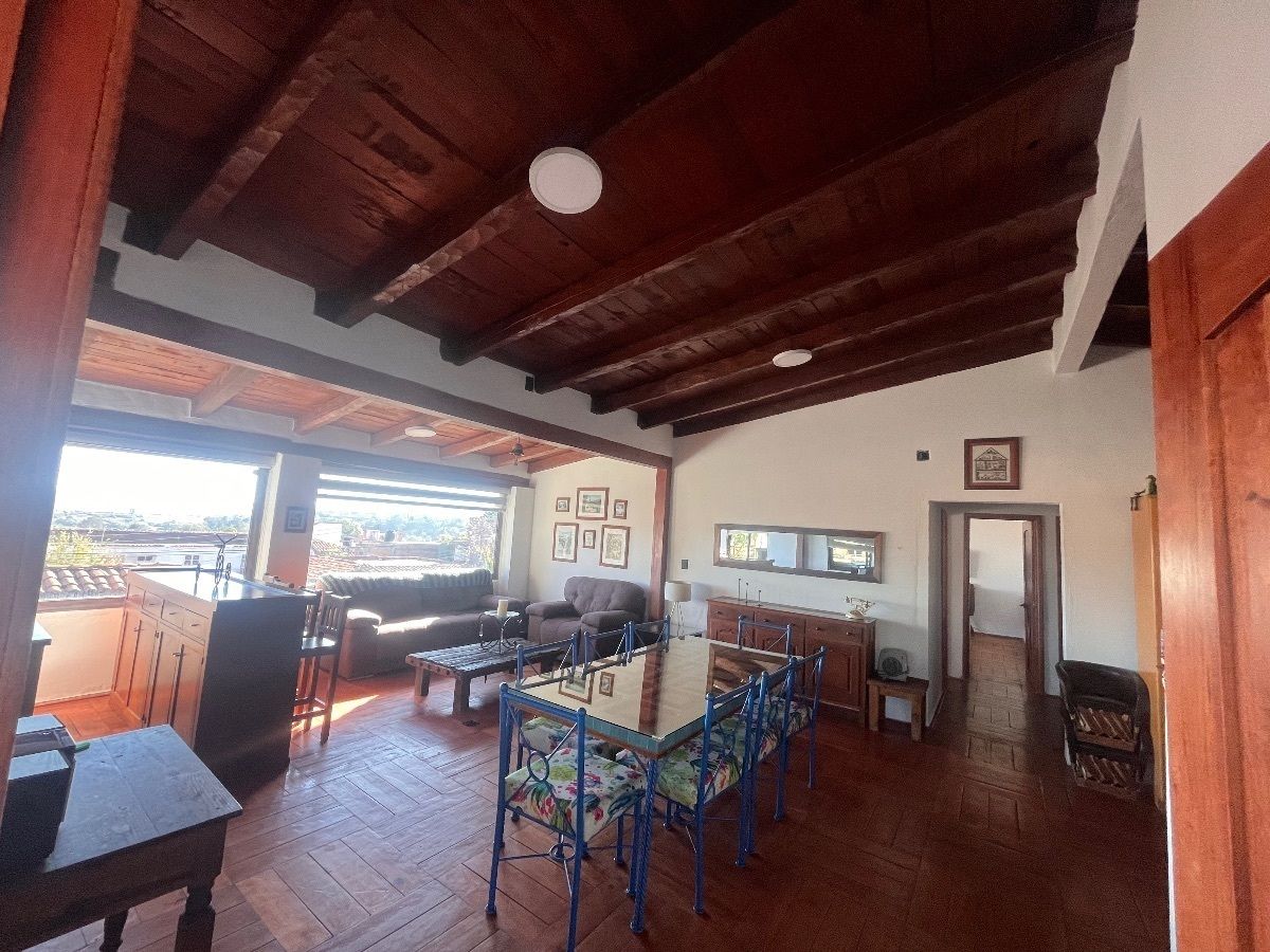 12 of 20: Sala y comedor