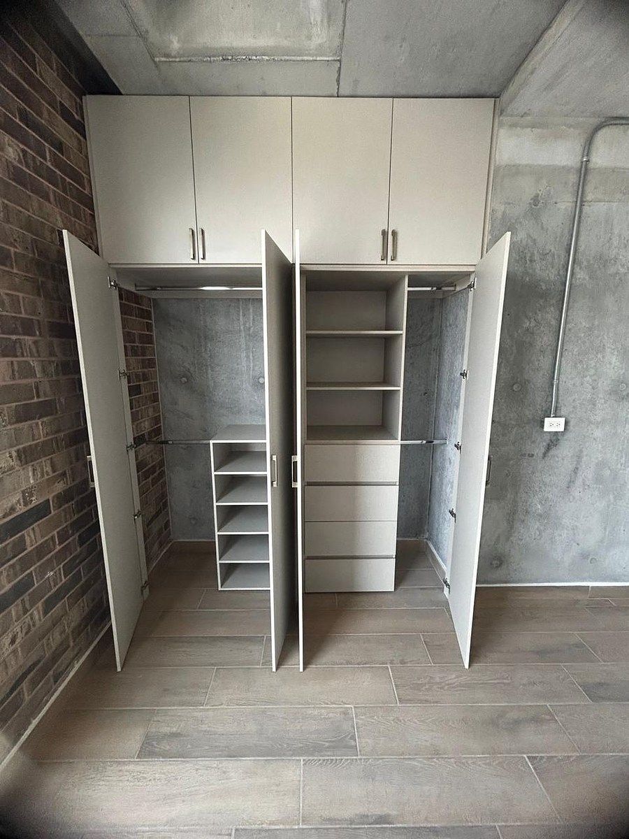 14 of 16: Closet rec 2