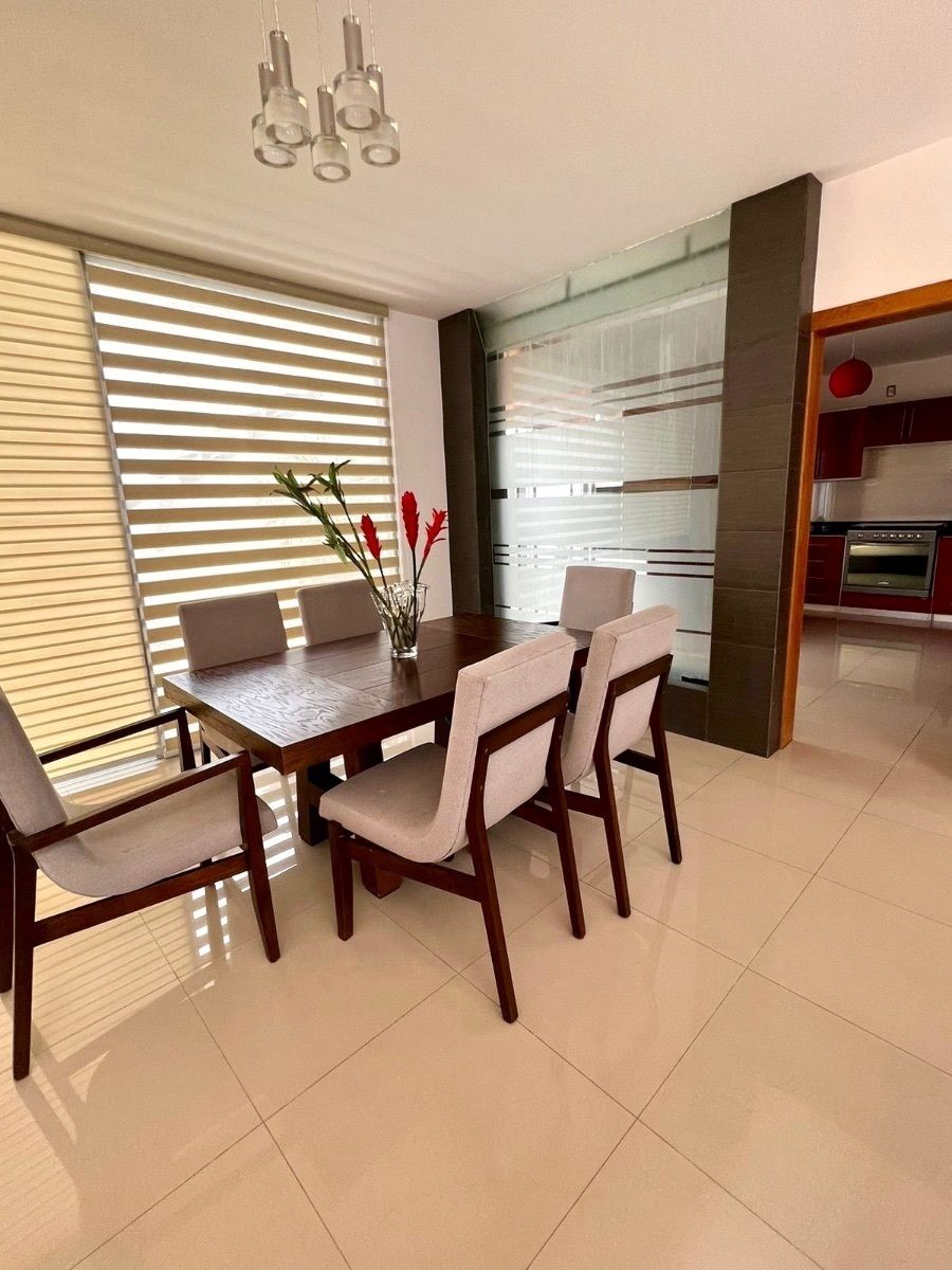 3 of 21: Comedor