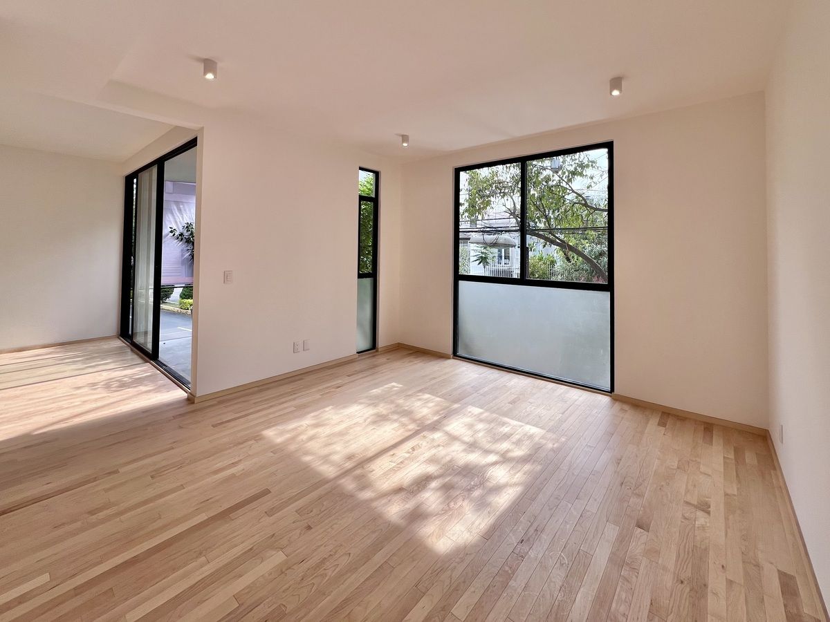 4 de 30: Entrada al departamento con vista a la sala de tv