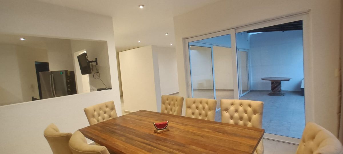 2 de 13: Comedor con vista a terraza