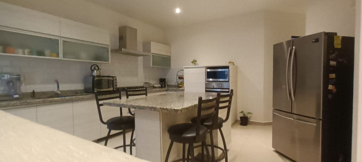 3 de 13: Isla antecomedor