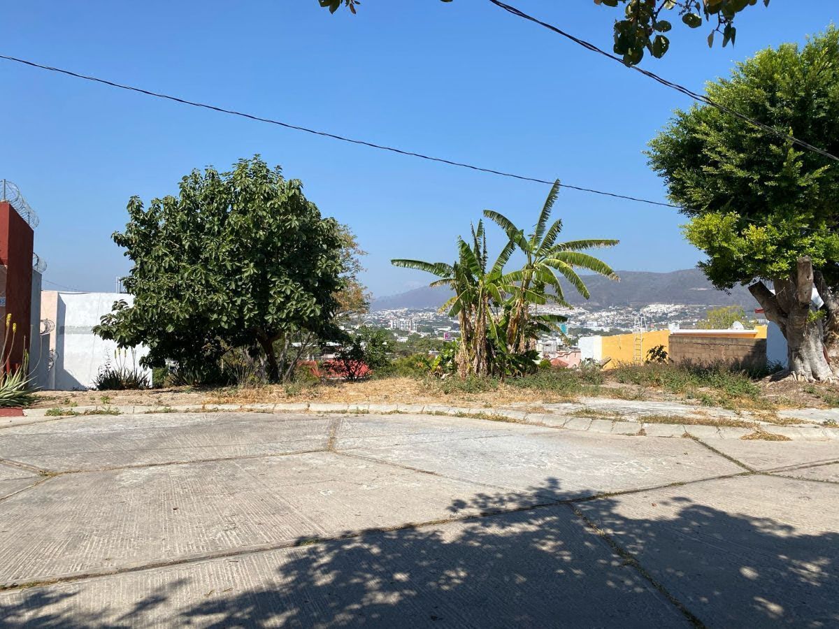 Terreno en Venta en LAS TERRAZAS con 2 frentes