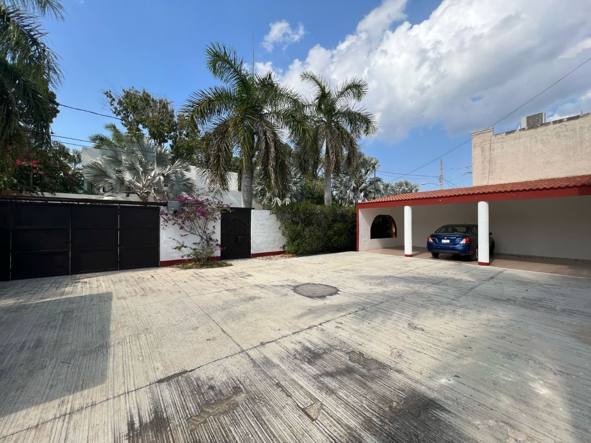 4 de 29: espacio para estacionar 3 bajo techo, 4 sin techo