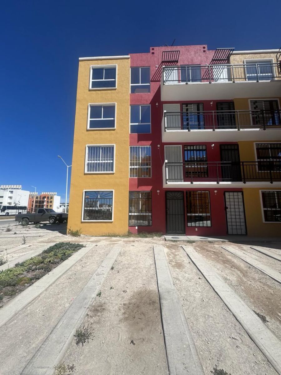 1 of 12: FACHADA