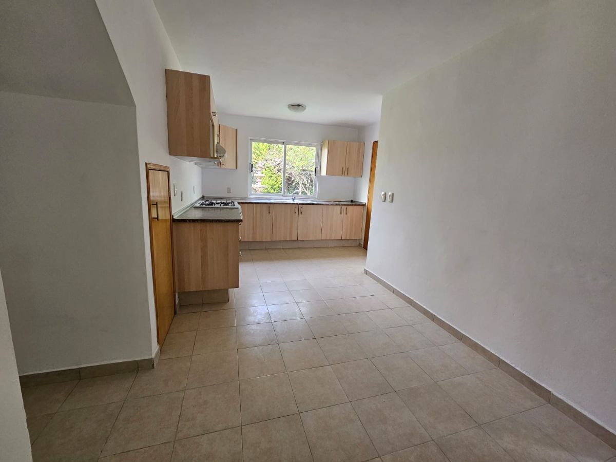7 de 19: Cocina Integral con vista al jardín