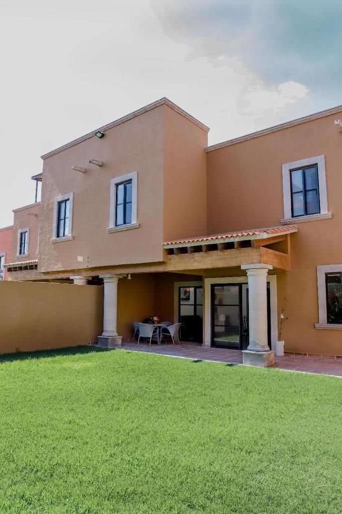 3 de 28: JARDIN PRIVADO