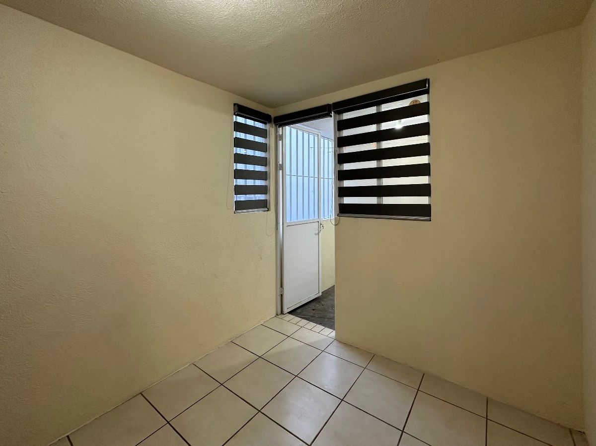 Puerta al patio de servicios