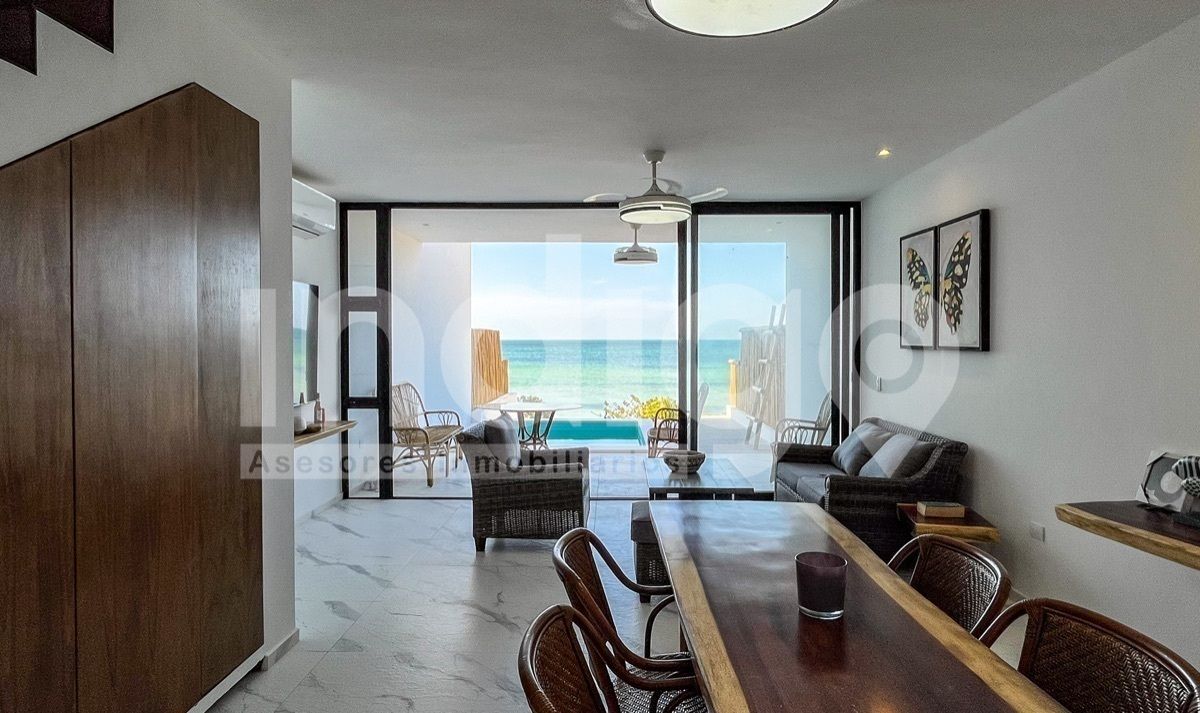3 of 33: Sala / Comedor Corridos con Vista al Mar