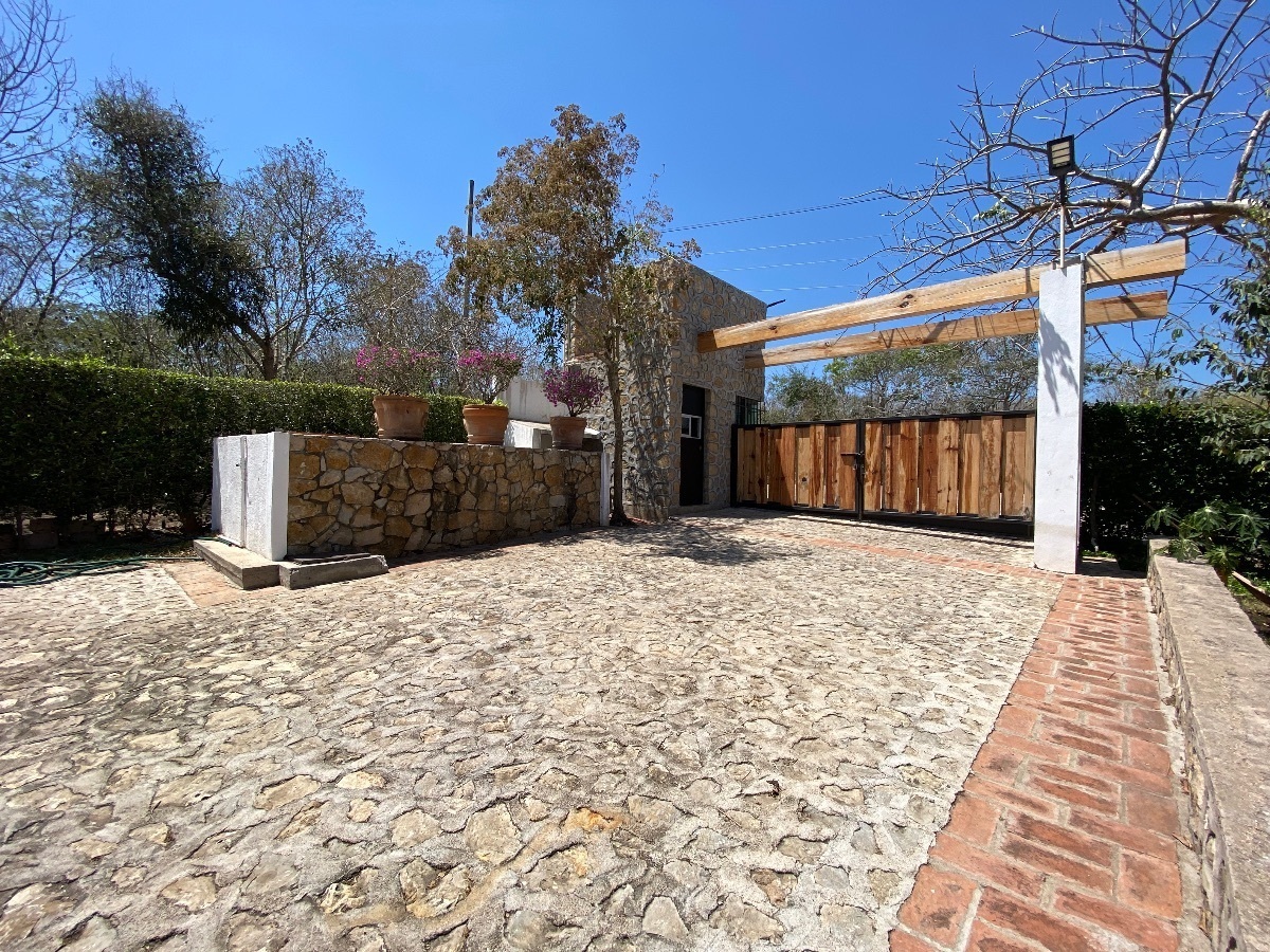 3 of 25: Estacionamiento