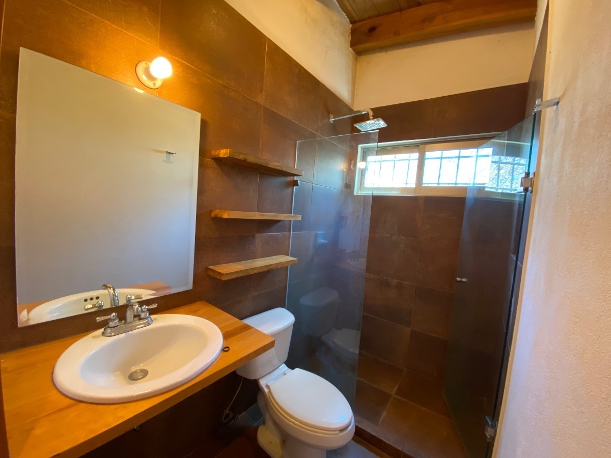 20 of 25: Baño completo