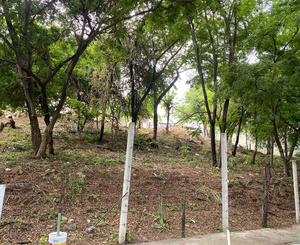 se VENDE terreno con 2 frentes por a un lado de Sears.