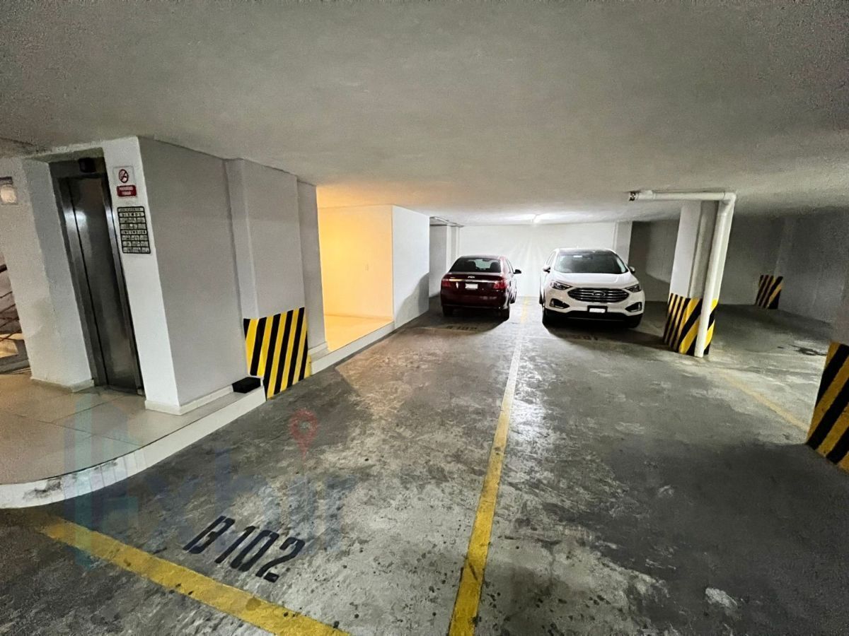30 de 32: dos lugares estacionamiento