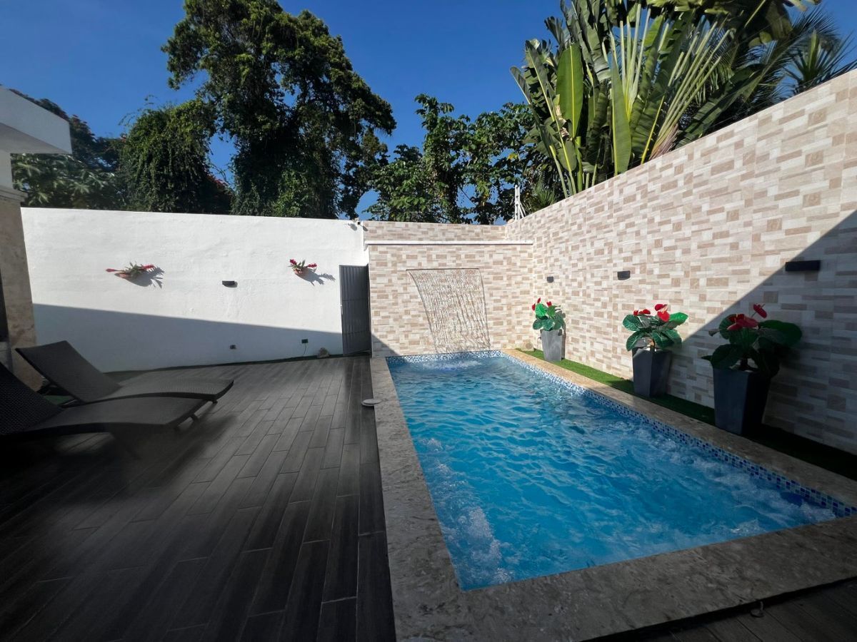11 de 22: Área de Piscina