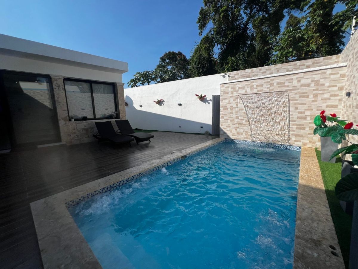 12 de 22: Área de Piscina