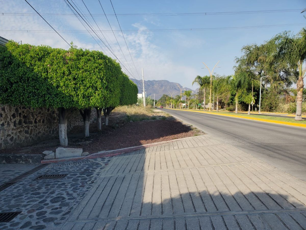1 de 18: Carretera Oacalco Yautepec con acceso al fraccionamiento .