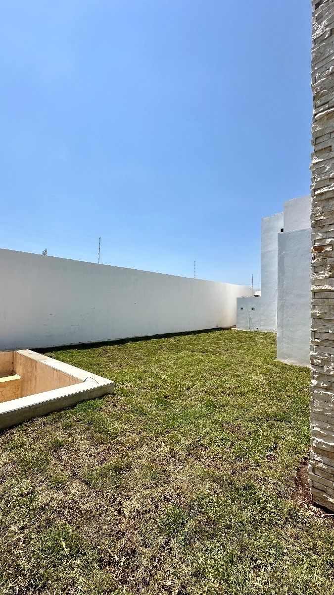 16 de 17: Vista jardín área trasera-
Área perrera