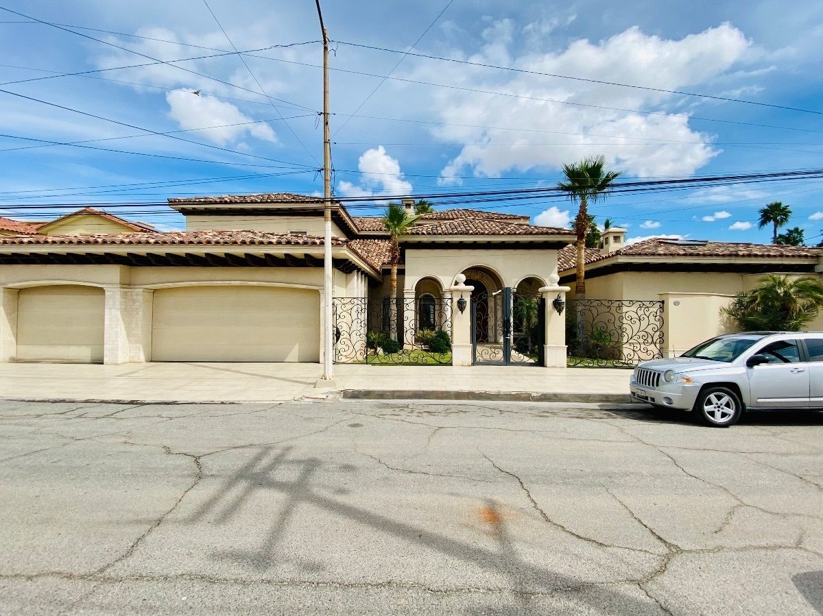 3 de 40: Fachada de frente