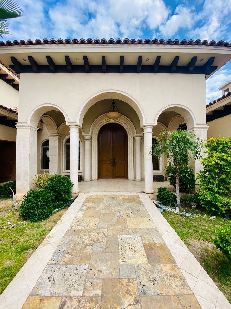 1 de 40: Entrada principal