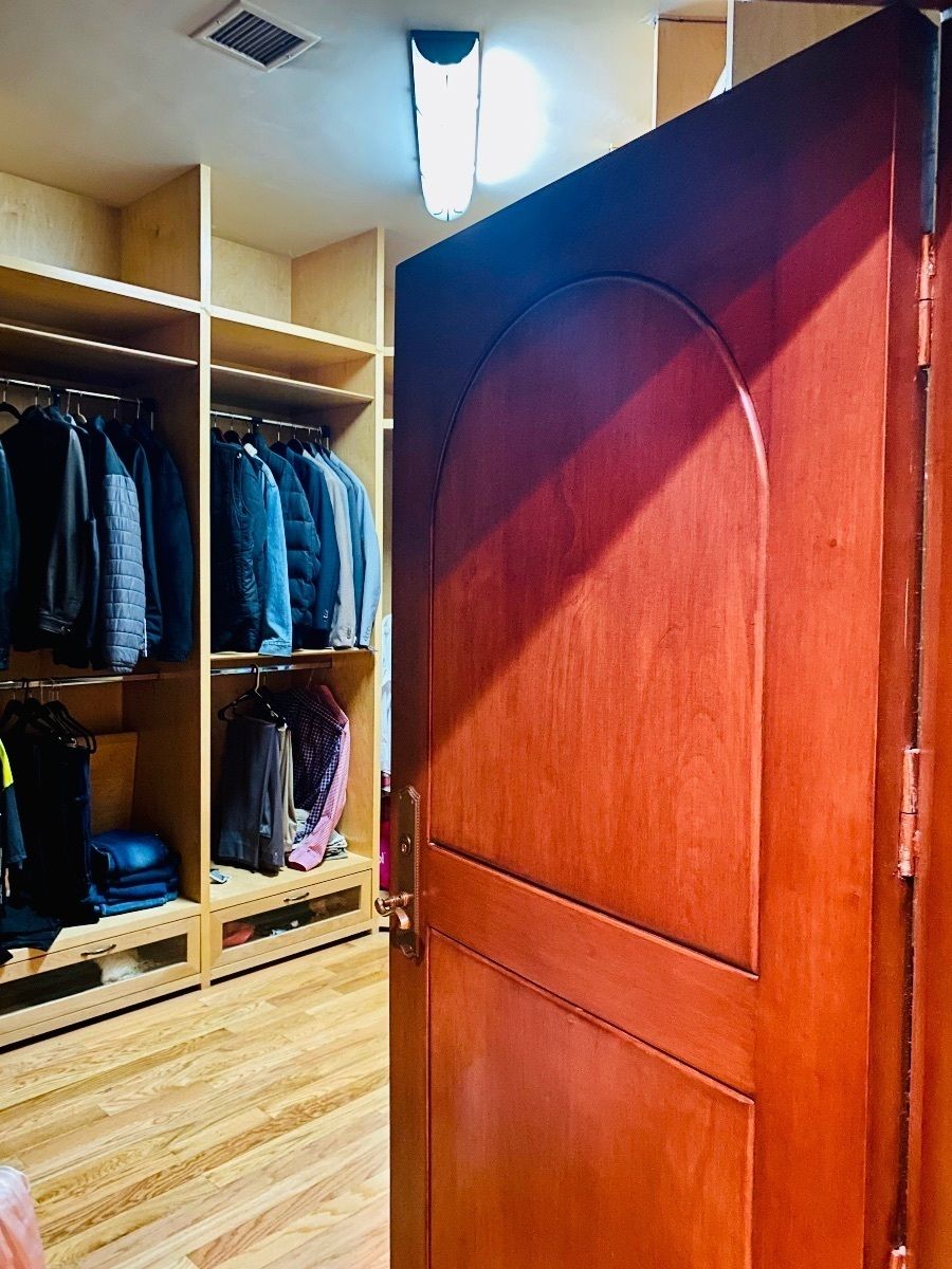 8 de 40: Walk-in closet / Panic Room